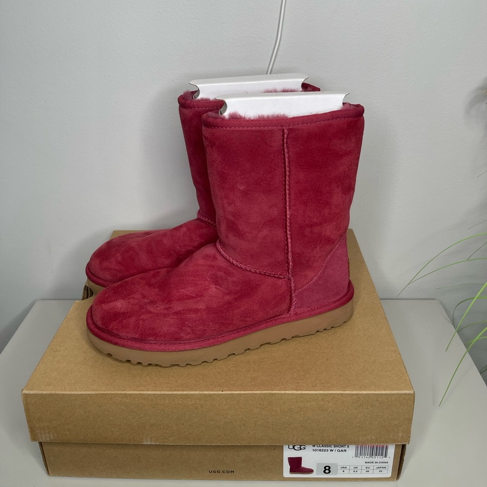Classic Short II UGG Garnet